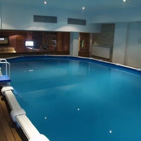Emerald Apartment-complex Hotel