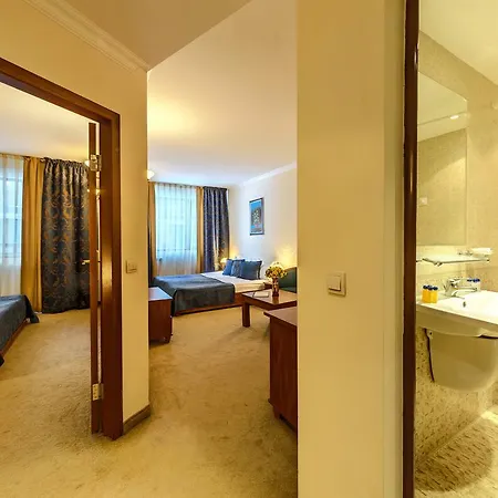 Hotel Emerald Apartment-complex 3*