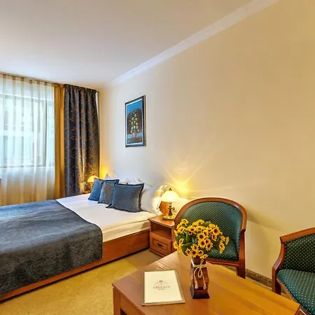 Hotel Emerald Apartment-complex 3*