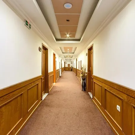 Hotel Emerald Apartment-complex 3*