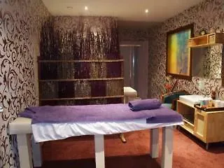 Hotel Emerald Apartment-complex 3*