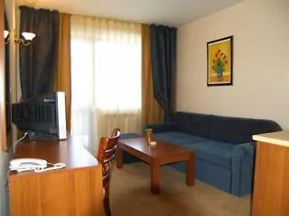 Emerald Apartment-complex Hotel